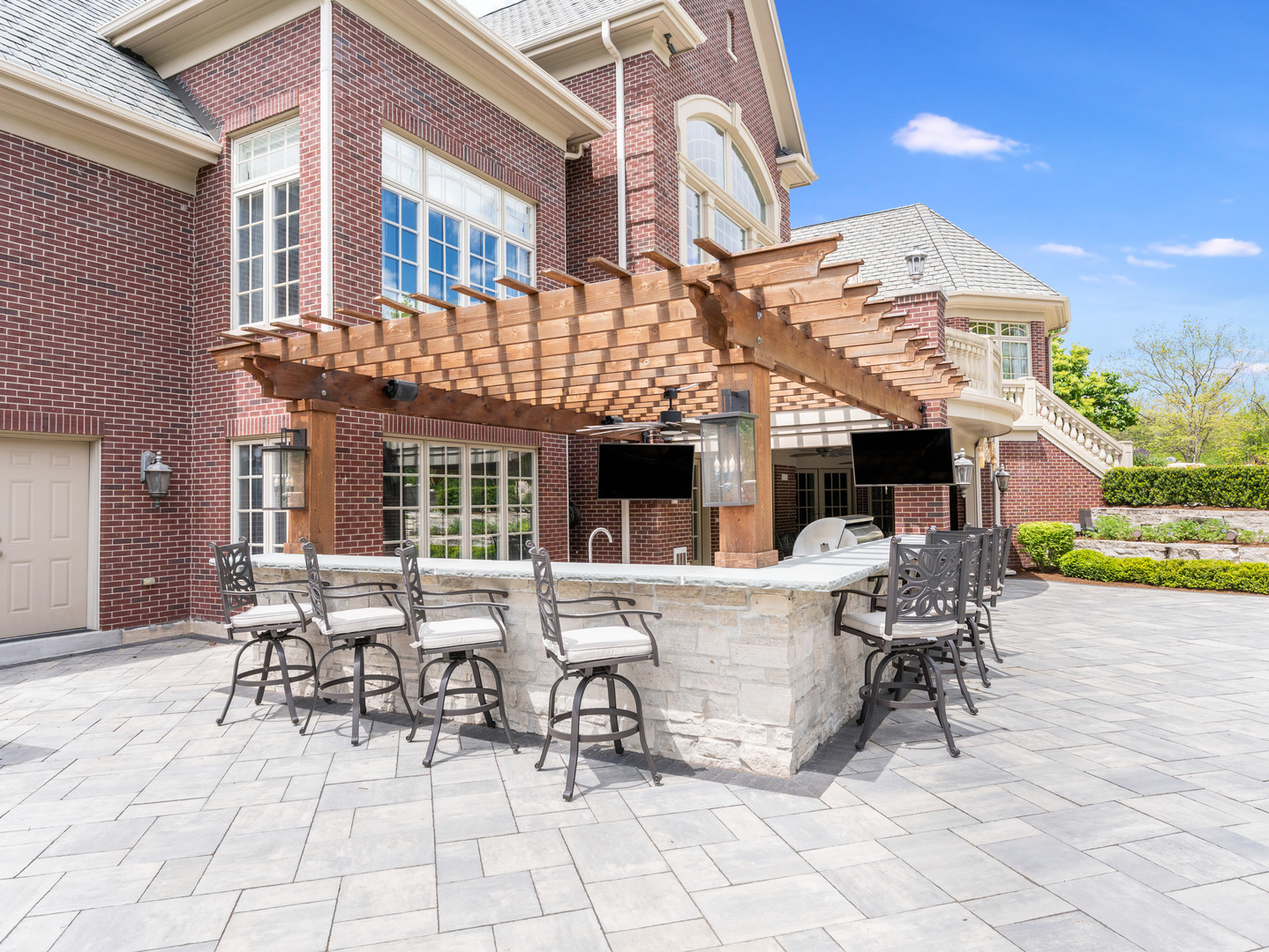 4N881 Old Farm Road St. Charles, IL 60175 - Photo 45 of 66 a view of a patio with table and chairs