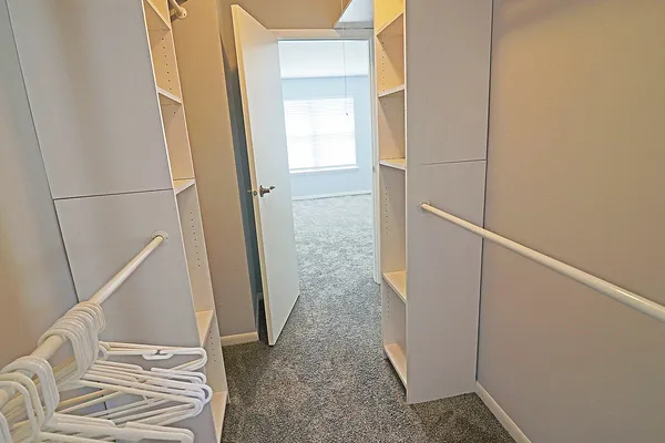 $2,300 | 590 Le Parc Circle, Buffalo Grove, IL 60089