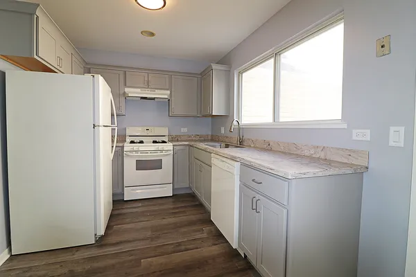 $2,300 | 590 Le Parc Circle, Buffalo Grove, IL 60089