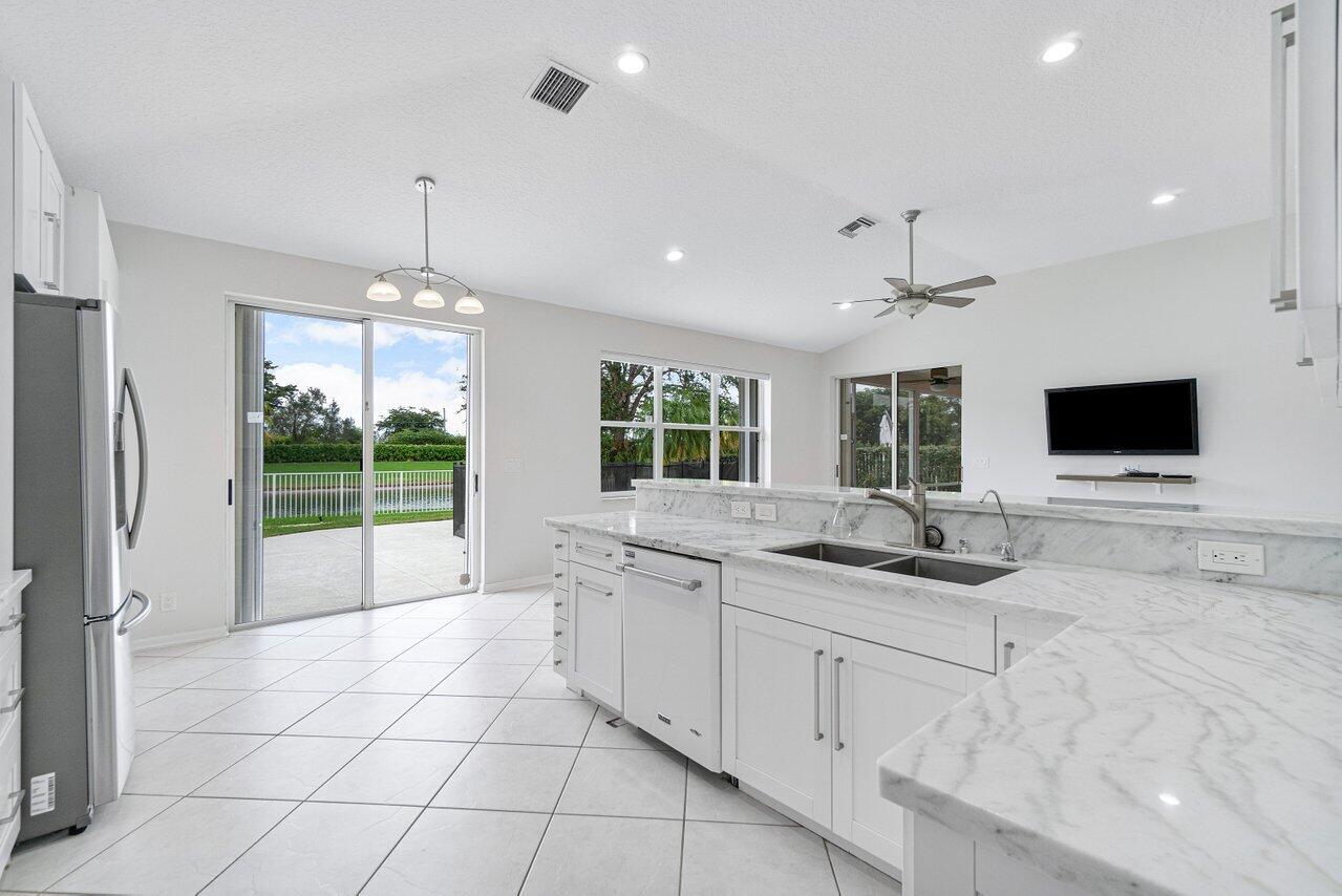 12349 Cascades Pointe Drive Boca Raton, FL 33428 - Photo 11 of 36 009-12349CascadesPointeDrive-BocaRaton-F