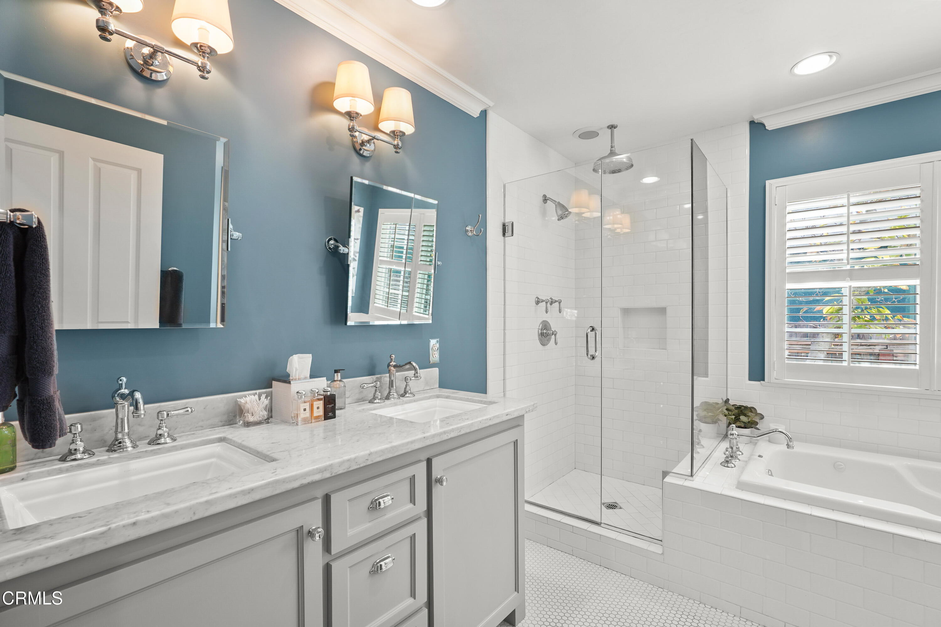 367 Northcliff Road Pasadena, CA 91107 - Photo 16 of 39 a bathroom with a double vanity sink mirror double vanity and bathtub