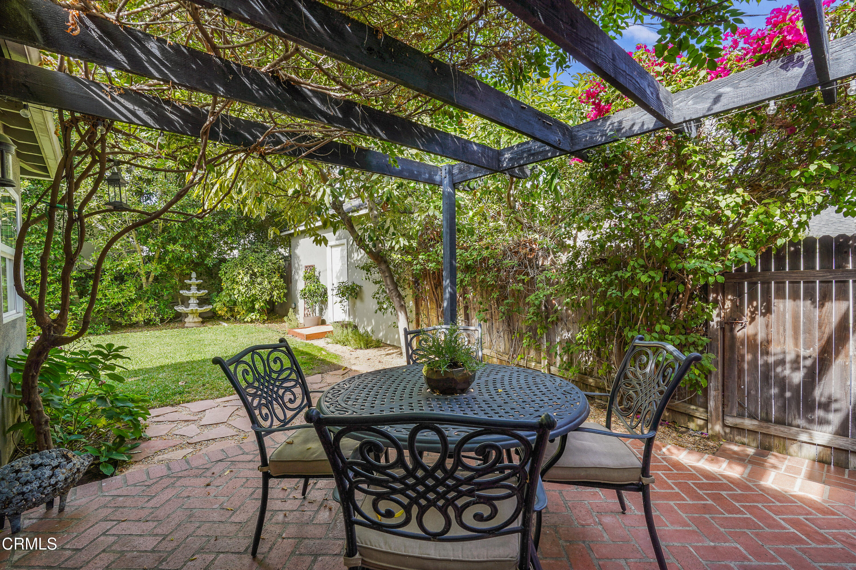 367 Northcliff Road Pasadena, CA 91107 - Photo 29 of 39 a view of a table and chairs in the patio