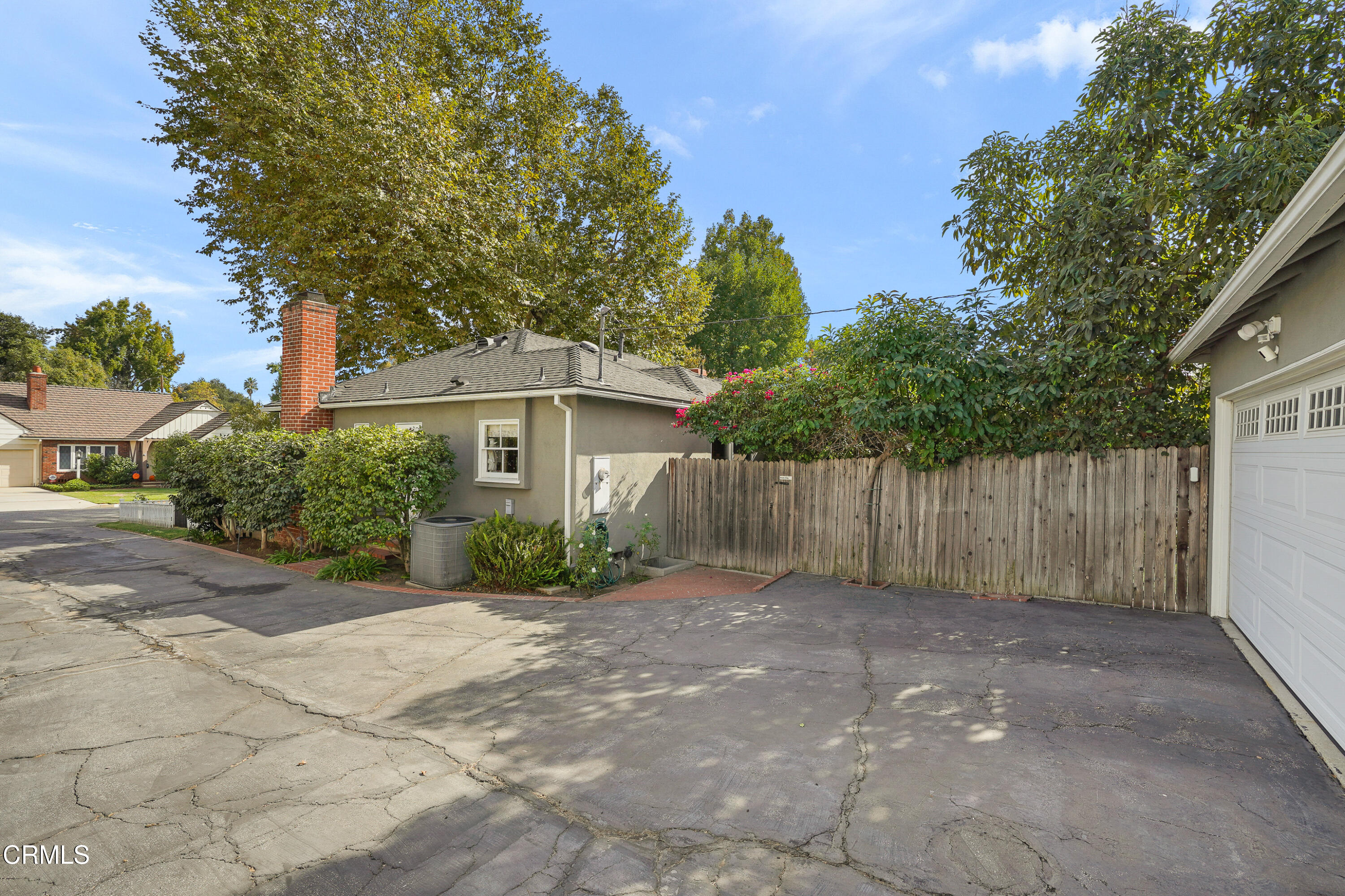 367 Northcliff Road Pasadena, CA 91107 - Photo 37 of 39 a view of a back yard with flower plants and wooden fence