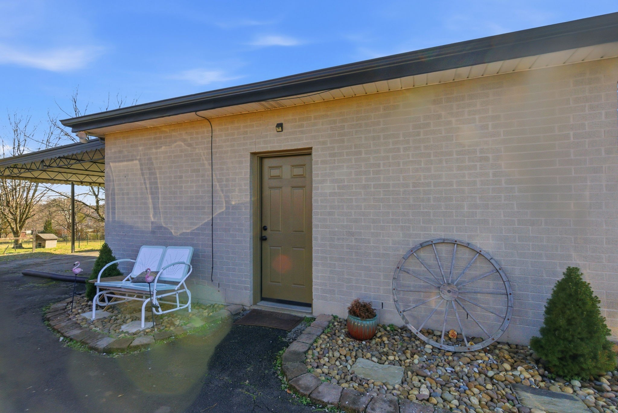 608 Hamblen Drive Madison, TN 37115 - Photo 22 of 27 a building outdoor space with patio furniture and potted plants