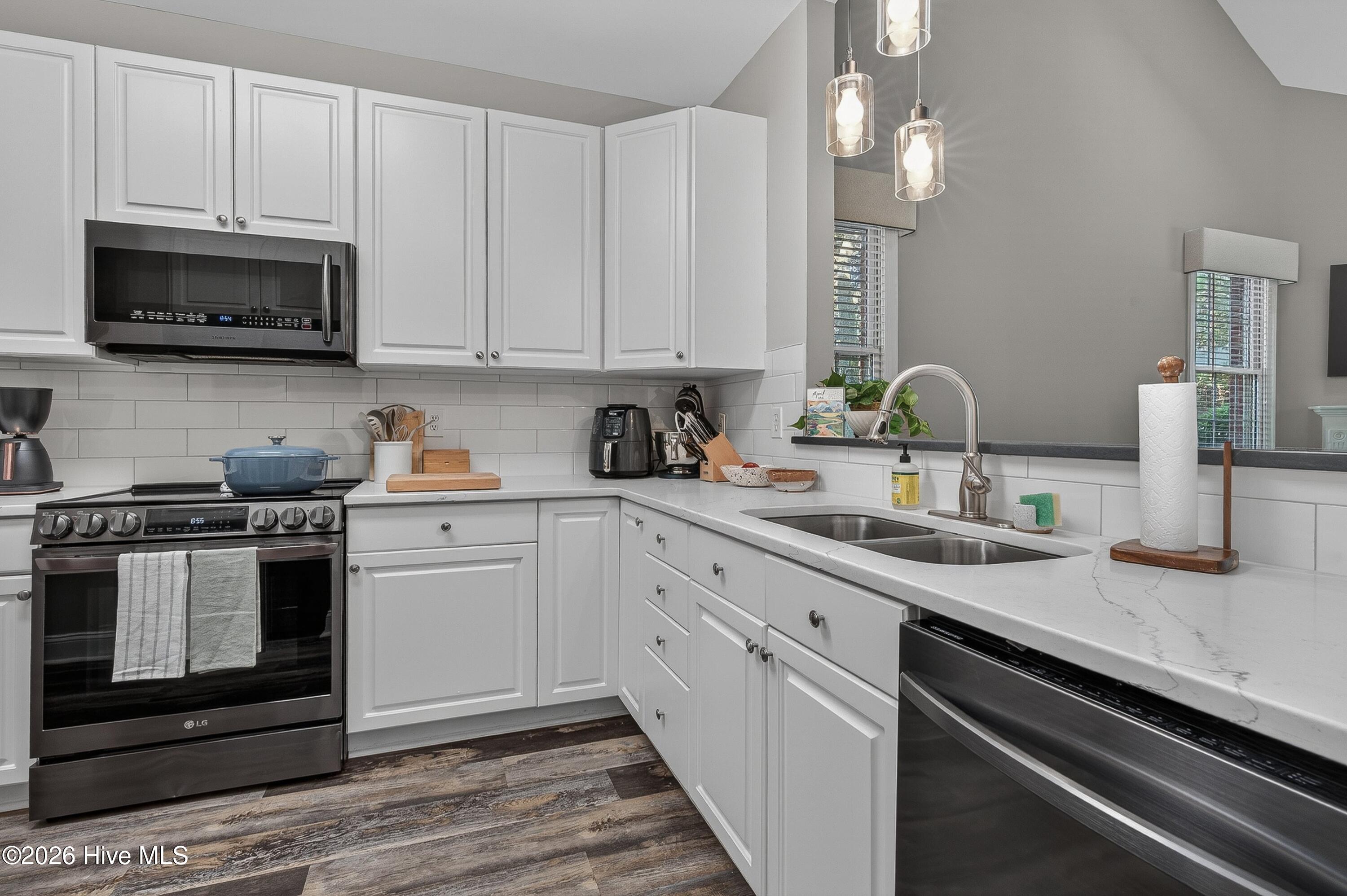 233 Racine Drive, Unit 20 Wilmington, NC 28403 - Photo 9 of 29 009-233RacineDrive-20-Wilmington-NC-2840