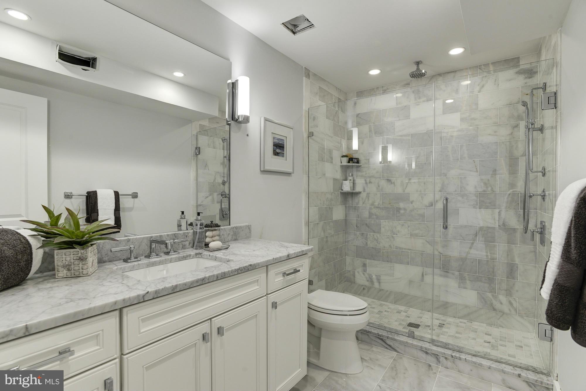 1734 R Street Northwest, Unit 1 Washington, DC 20009 - Photo 9 of 14 Master Bedroom Suite