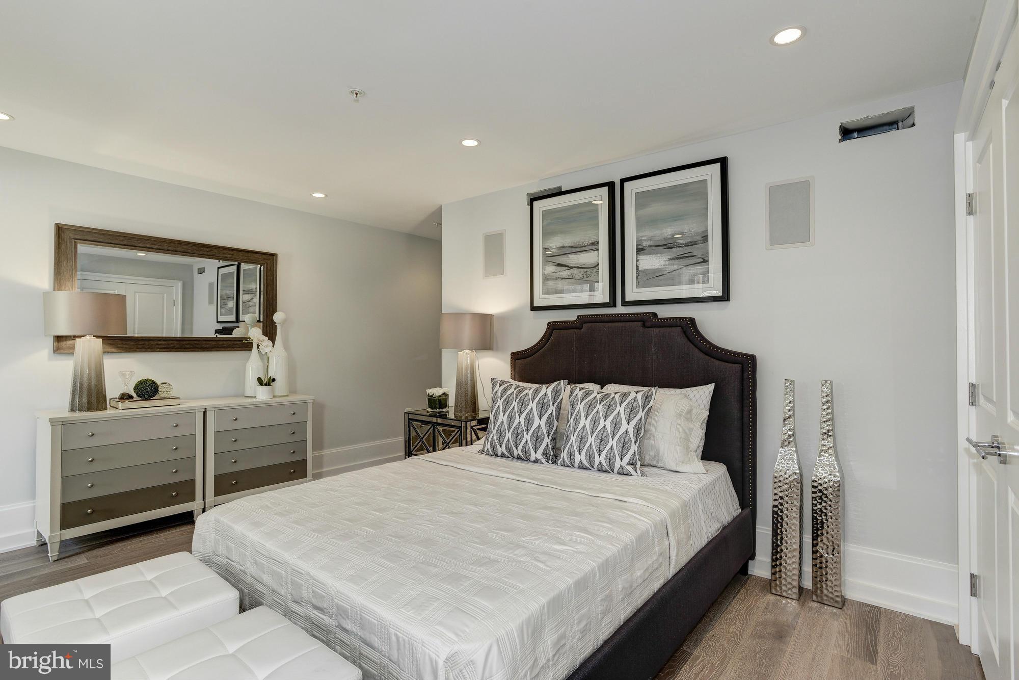 1734 R Street Northwest, Unit 1 Washington, DC 20009 - Photo 7 of 14 Master Bedroom Suite
