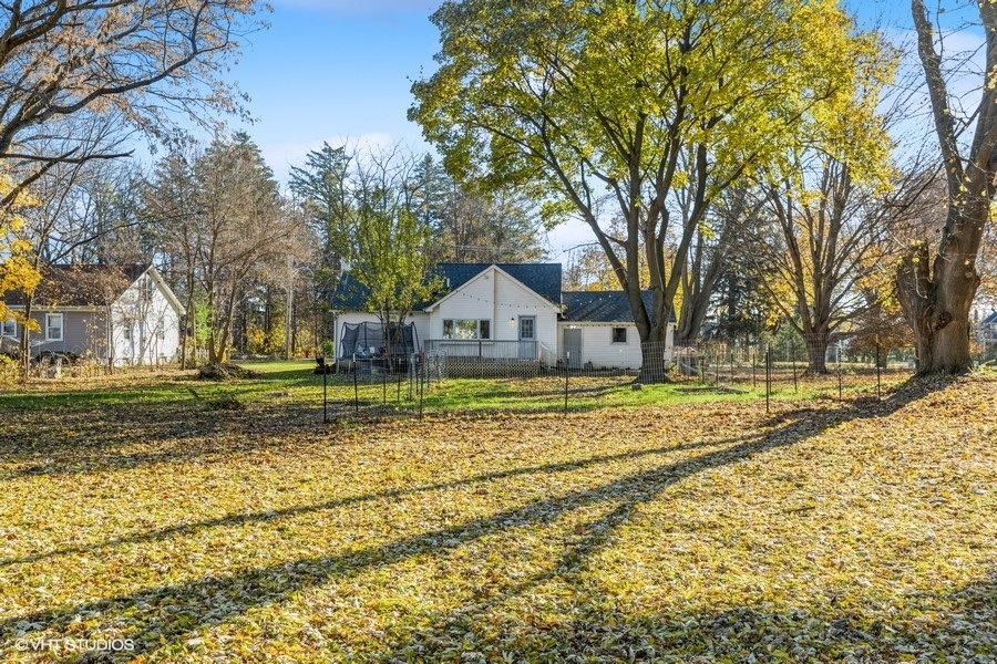 1709 Riverside Drive McHenry, IL 60050 - Photo 1 of 26 Gallery Image 1