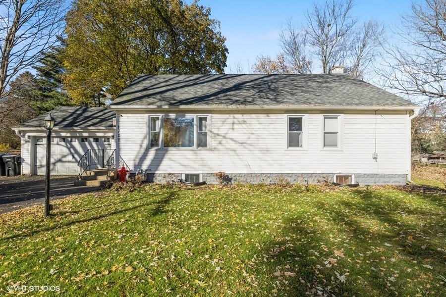 1709 Riverside Drive McHenry, IL 60050 - Photo 2 of 26 Gallery Image 2