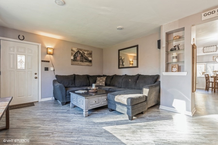 1709 Riverside Drive McHenry, IL 60050 - Photo 7 of 26 Gallery Image 7