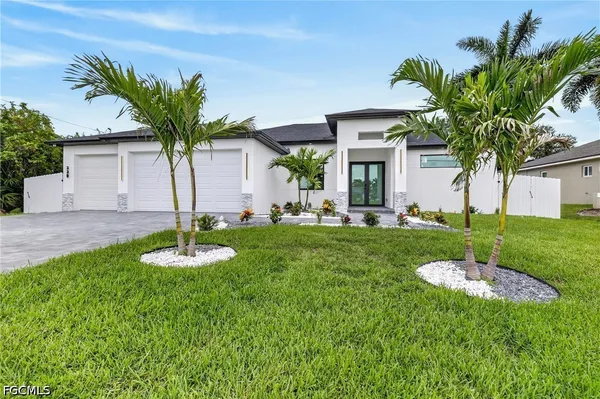 $635,000 | 330 Southwest 26th Place, Cape Coral, FL 33991