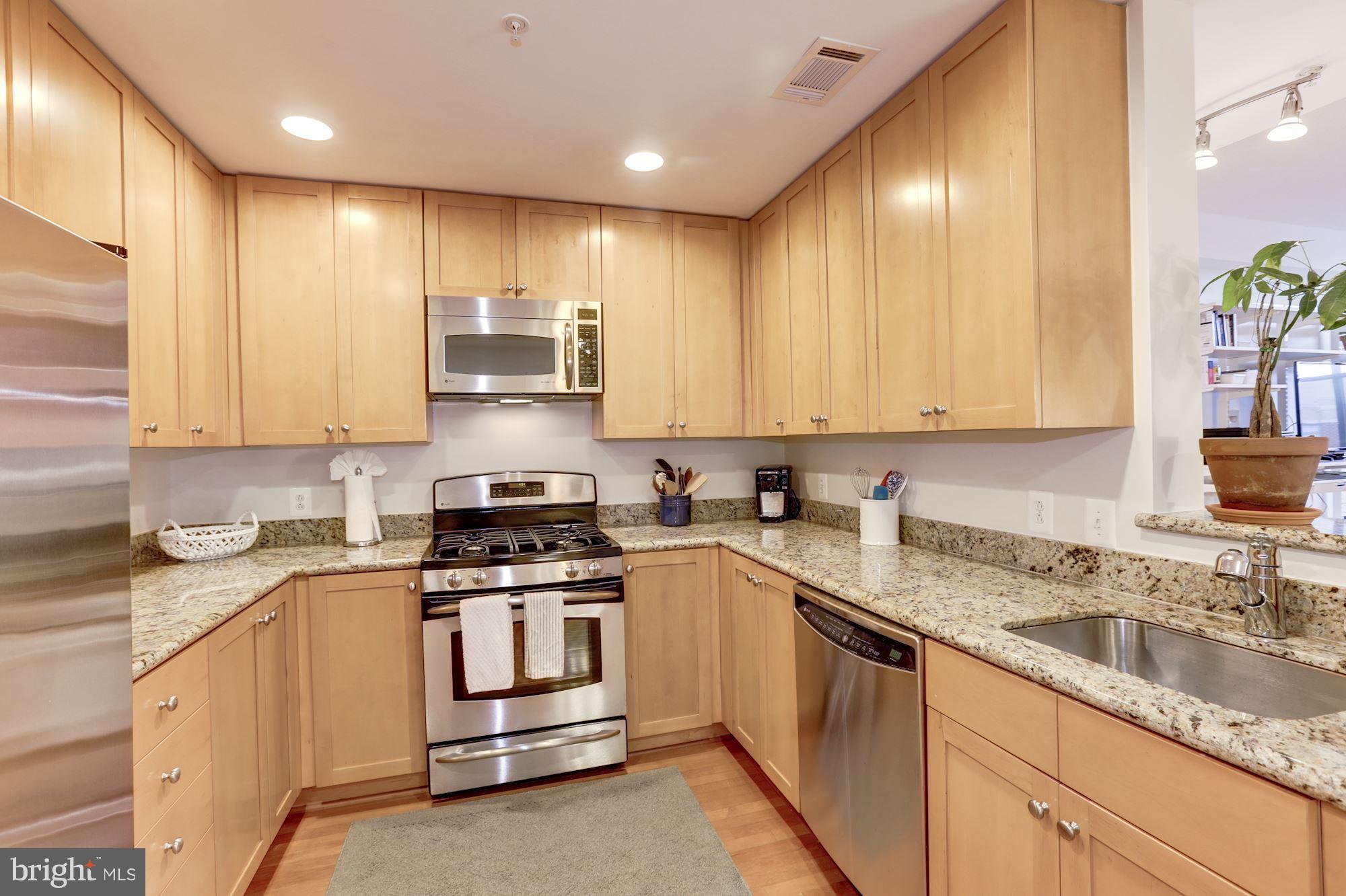3600 South Glebe Road, Unit 619W Arlington, VA 22202 - Photo 3 of 30 Kitchen