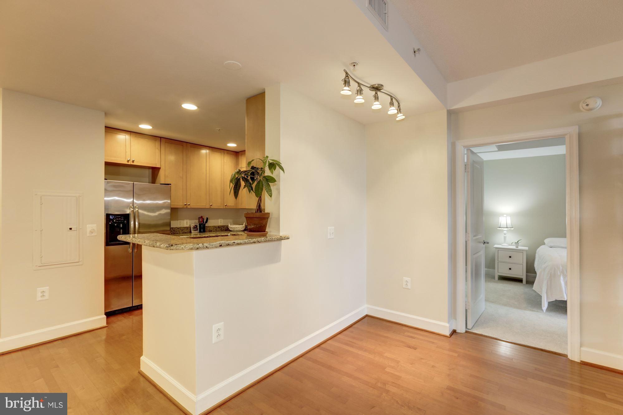 3600 South Glebe Road, Unit 619W Arlington, VA 22202 - Photo 6 of 30 Dining Room