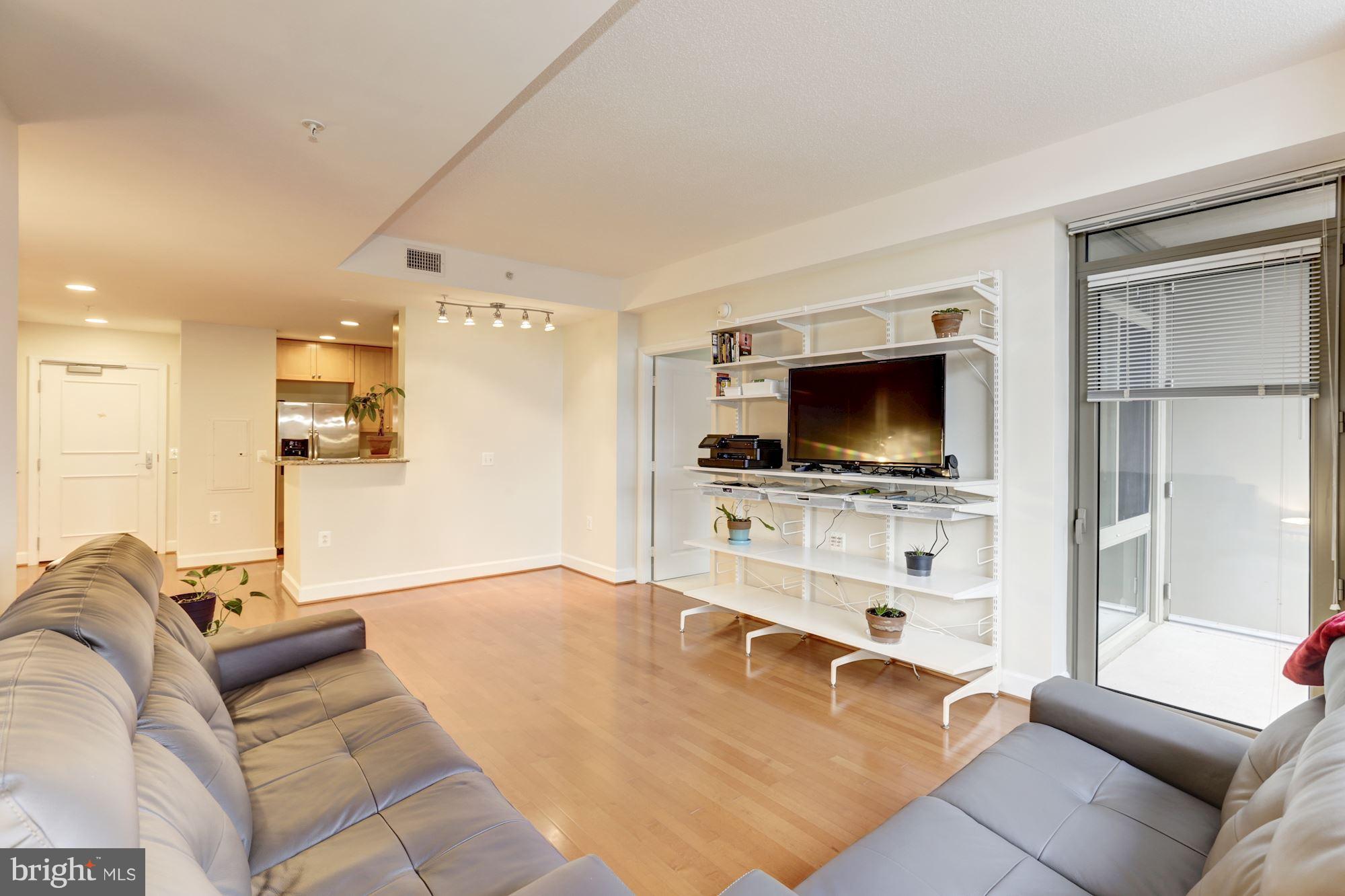 3600 South Glebe Road, Unit 619W Arlington, VA 22202 - Photo 7 of 30 Living Room