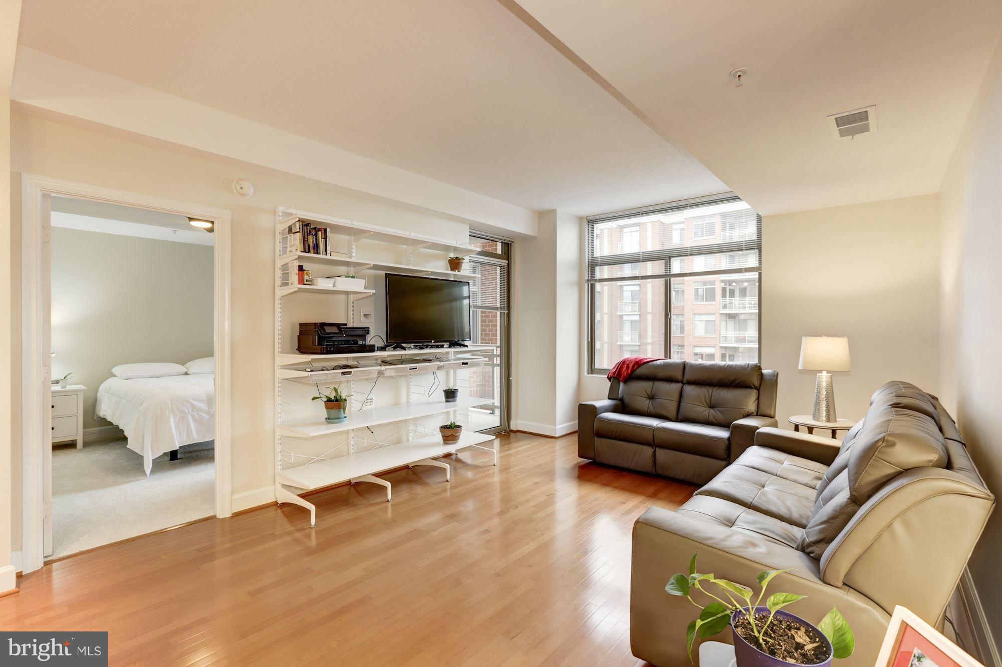 3600 South Glebe Road, Unit 619W Arlington, VA 22202 - Photo 8 of 30 Living Room