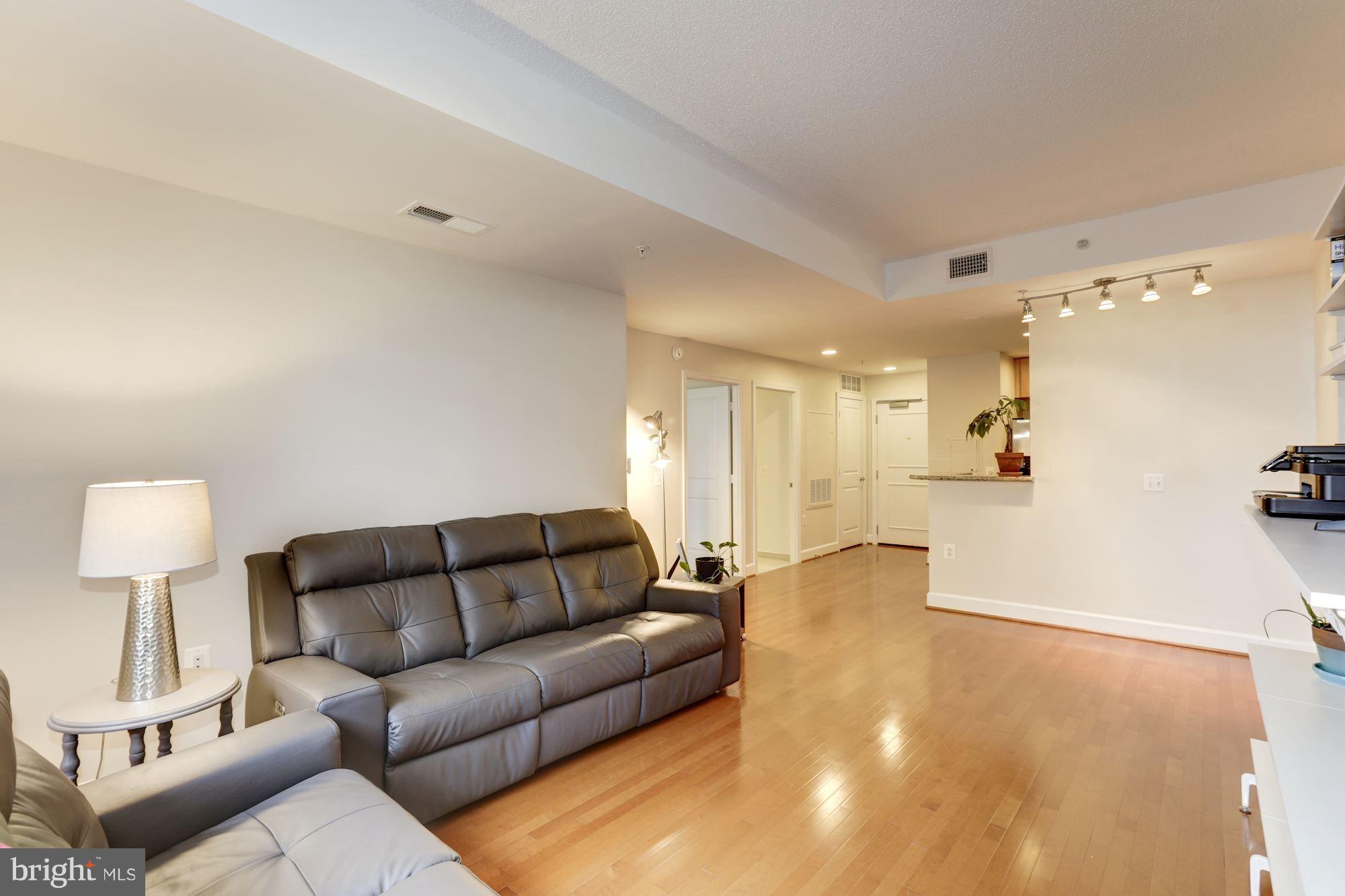 3600 South Glebe Road, Unit 619W Arlington, VA 22202 - Photo 9 of 30 Living Room