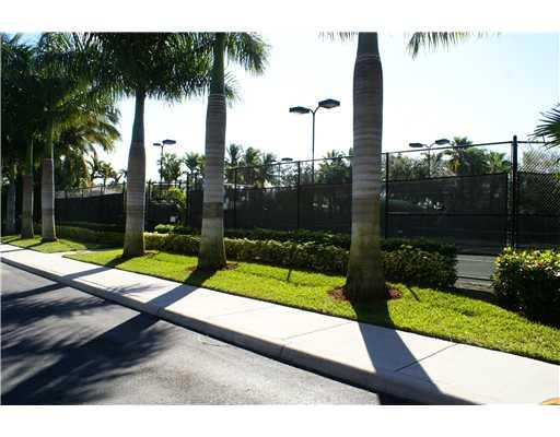 19075 2 River Lane Boca Raton, FL 33498 - Photo 5 of 16 Exterior Front