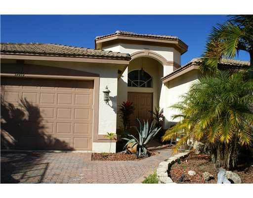19075 2 River Lane Boca Raton, FL 33498 - Photo 8 of 16 Exterior Front