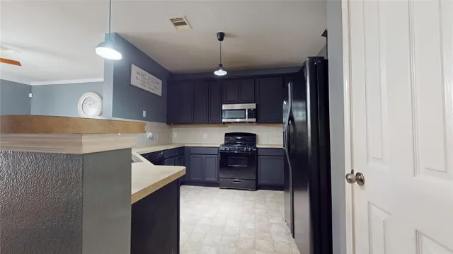 $1,700 | 8030 Singing Sonnet Lane, Houston, TX 77072