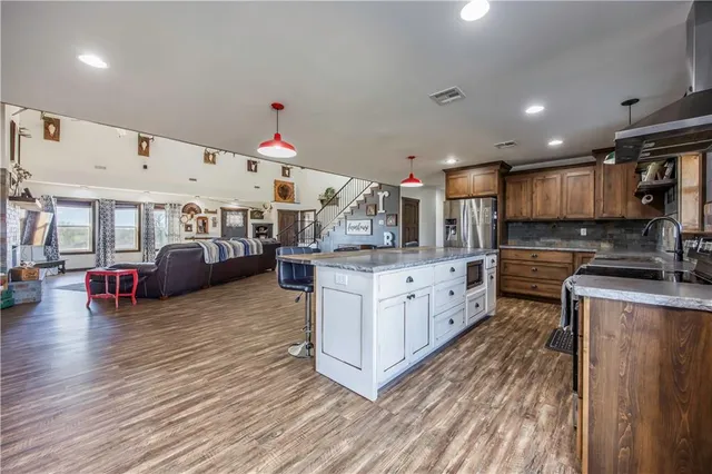 $414,999 | 1116 85th Road, Thayer, KS 66776