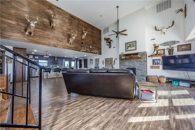 $414,999 | 1116 85th Road, Thayer, KS 66776