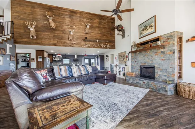 $414,999 | 1116 85th Road, Thayer, KS 66776