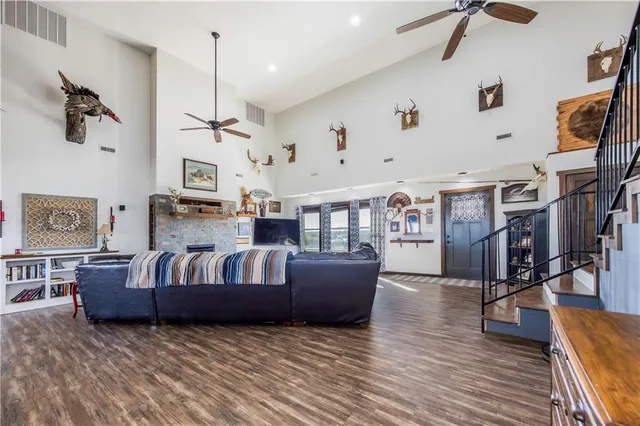 $414,999 | 1116 85th Road, Thayer, KS 66776