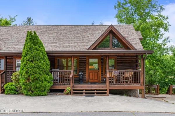 $615,000 | 841 Golf View Boulevard, Pigeon Forge, TN 37863