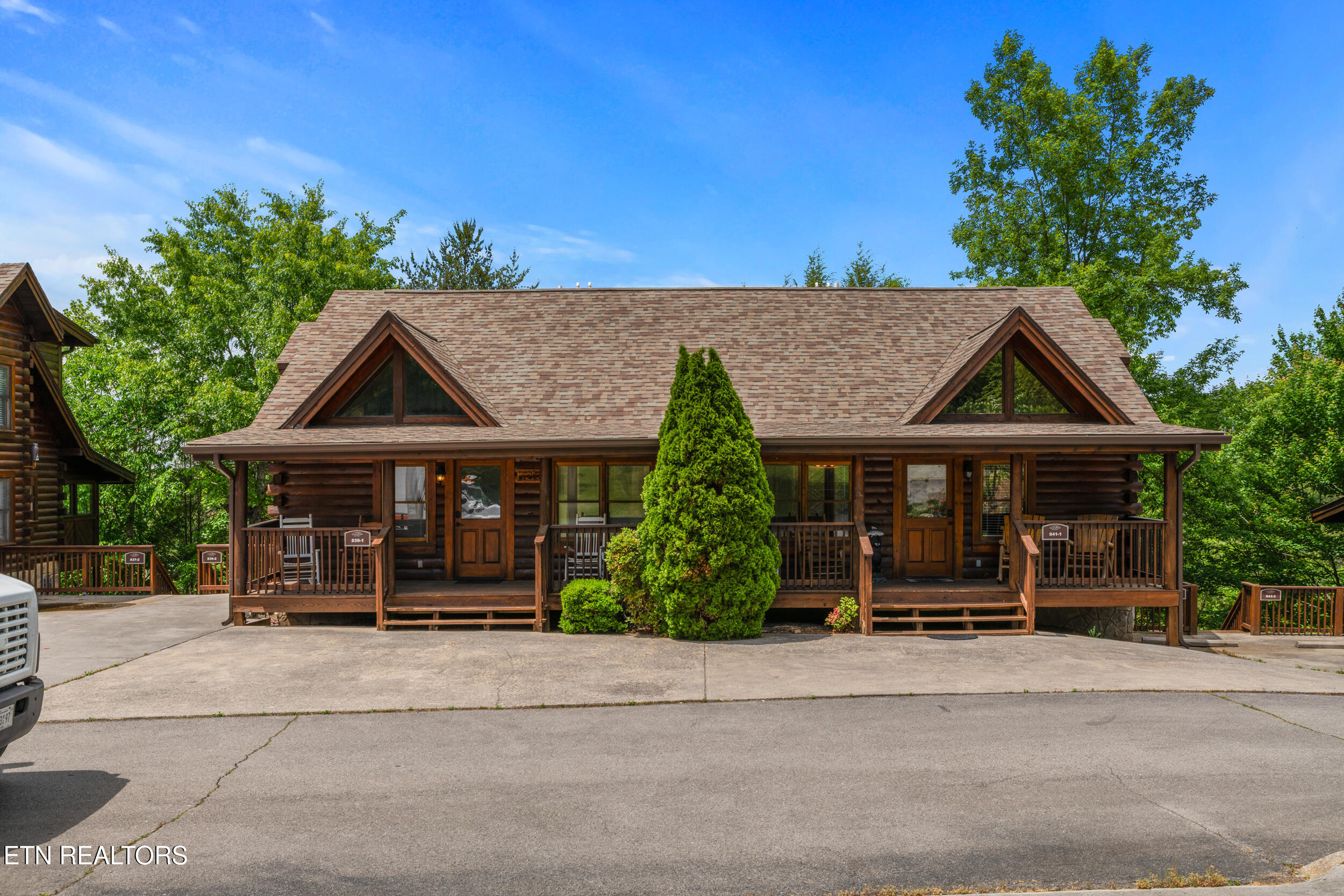 841 Golf View Boulevard Pigeon Forge, TN 37863 - Photo 2 of 57 841 golf view blvd-2