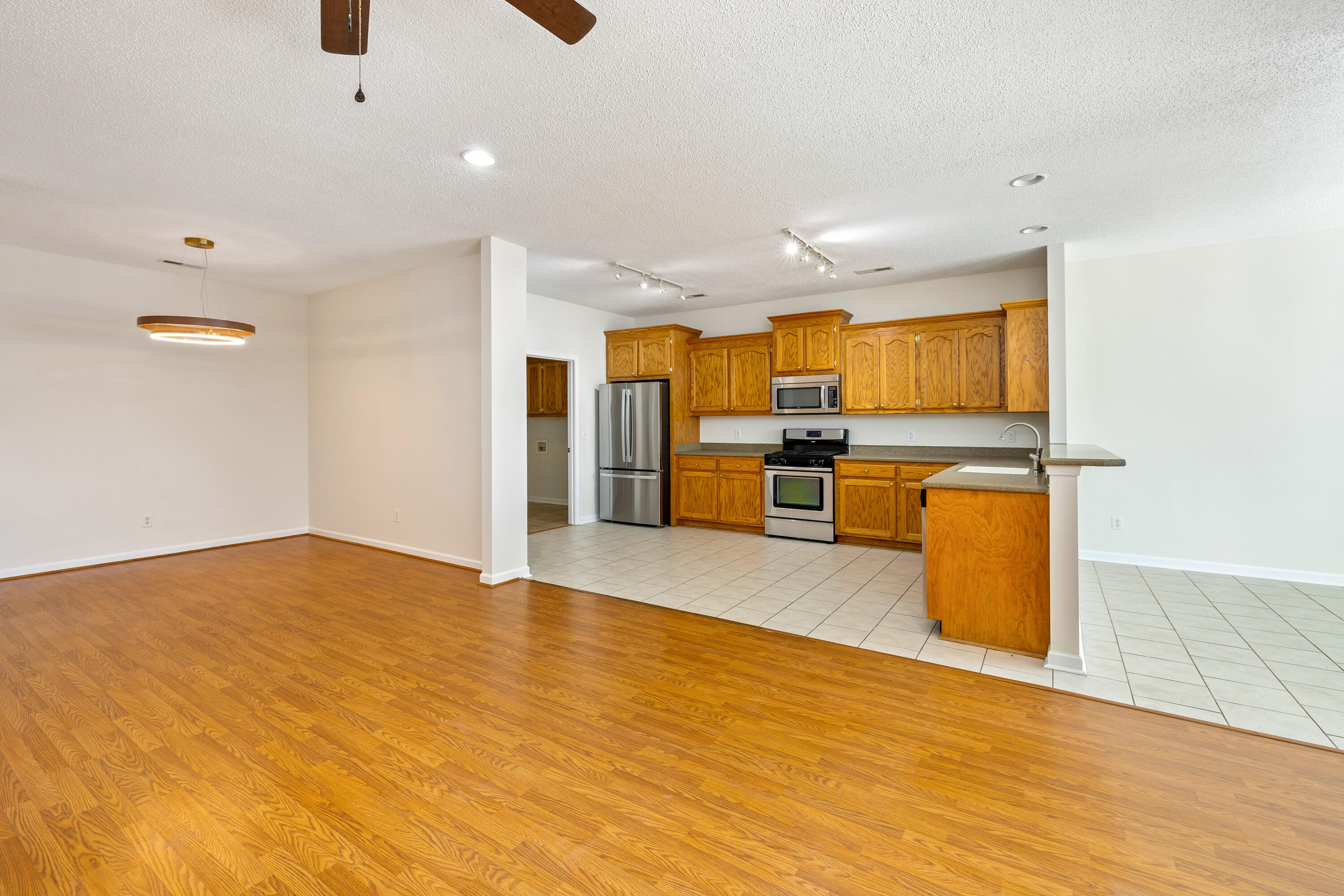 2174 Balclutha Lane Sumter, SC 29153 - Photo 6 of 37 11