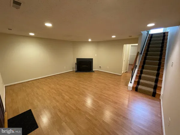 $2,700 | 5918 Annaberg Place, Unit 203, Burke, VA 22015