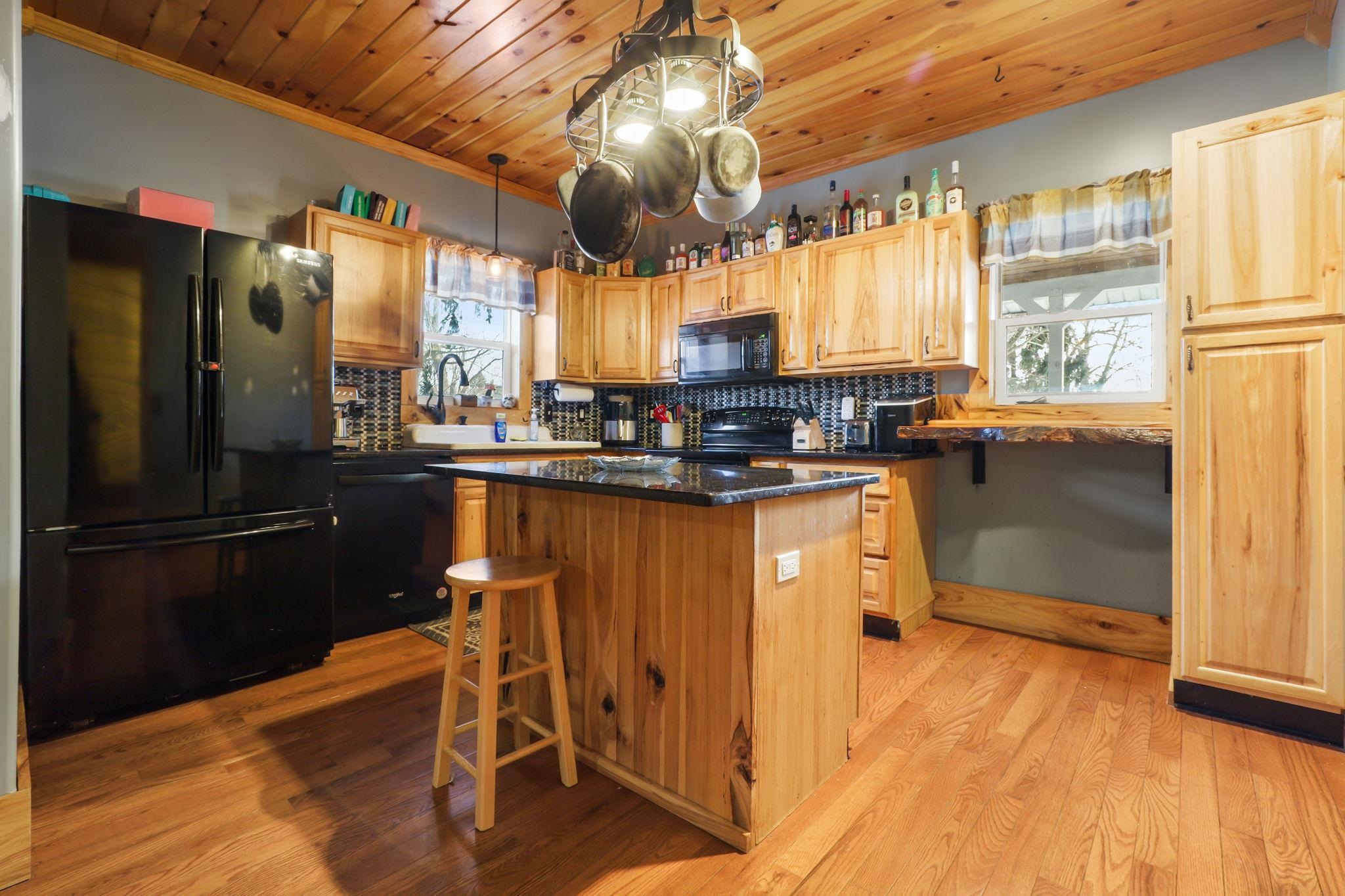 6446 West Beard Road Perry, MI 48872 - Photo 2 of 78 50197731-36217b5d-e16b-47e7-9edb-845c3314569c.JPG