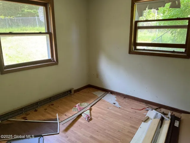 $130,000 | 5 Mohican Way, Valley Falls, NY 12185