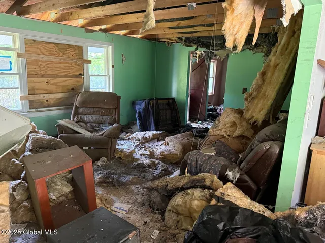 $130,000 | 5 Mohican Way, Valley Falls, NY 12185