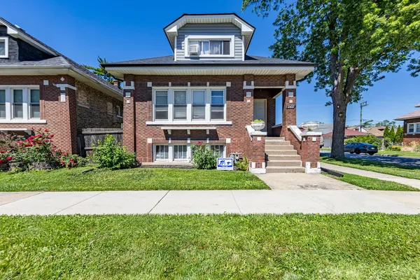 $274,900 | 2402 East Avenue, Berwyn, IL 60402