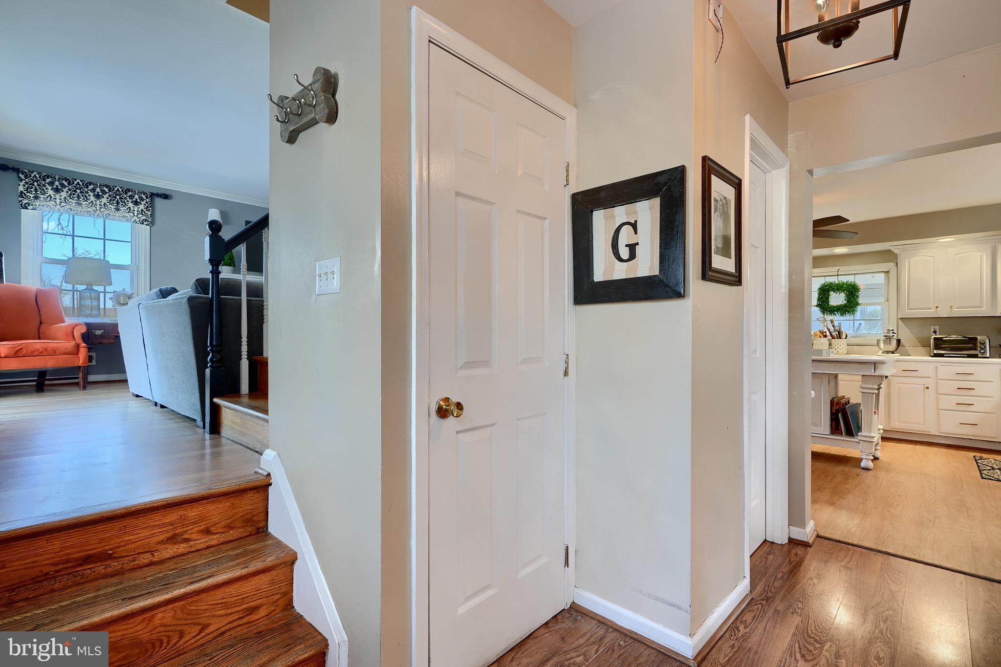 201 Sandee Road Lutherville-Timonium, MD 21093 - Photo 5 of 77 FRONT HALL FOYER
