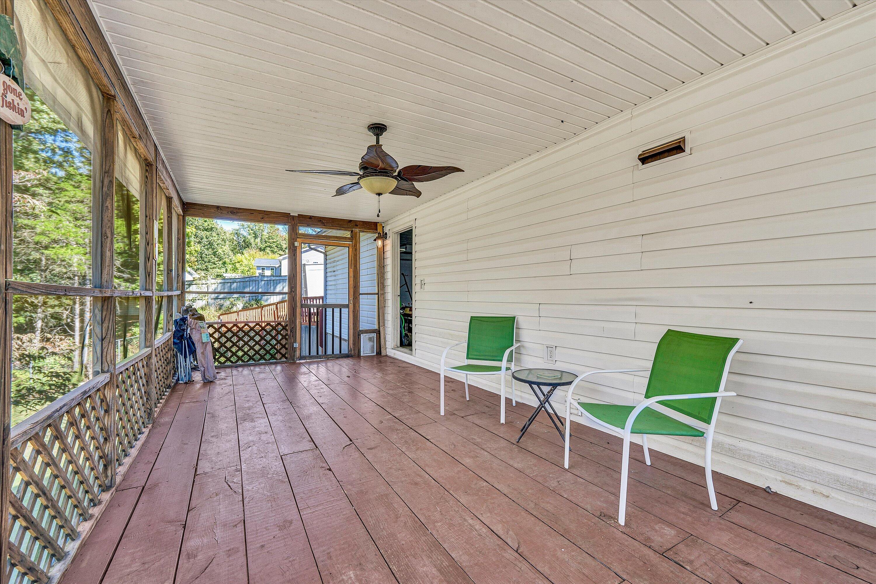 333 Farmington Road Hardy, VA 24101 - Photo 19 of 44 Covered Rear Deck