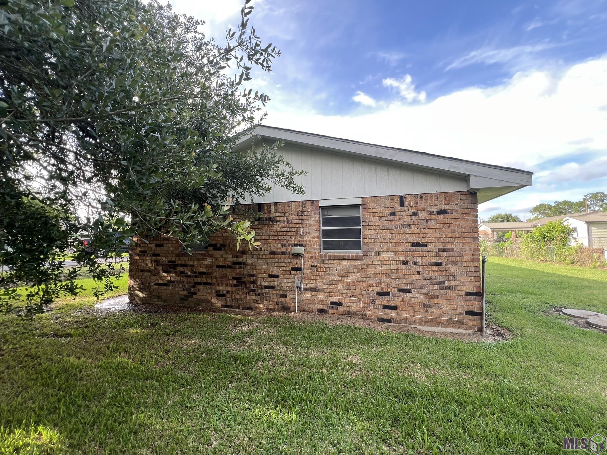 573 St Louis Street Raceland, LA 70394 - Photo 3 of 20