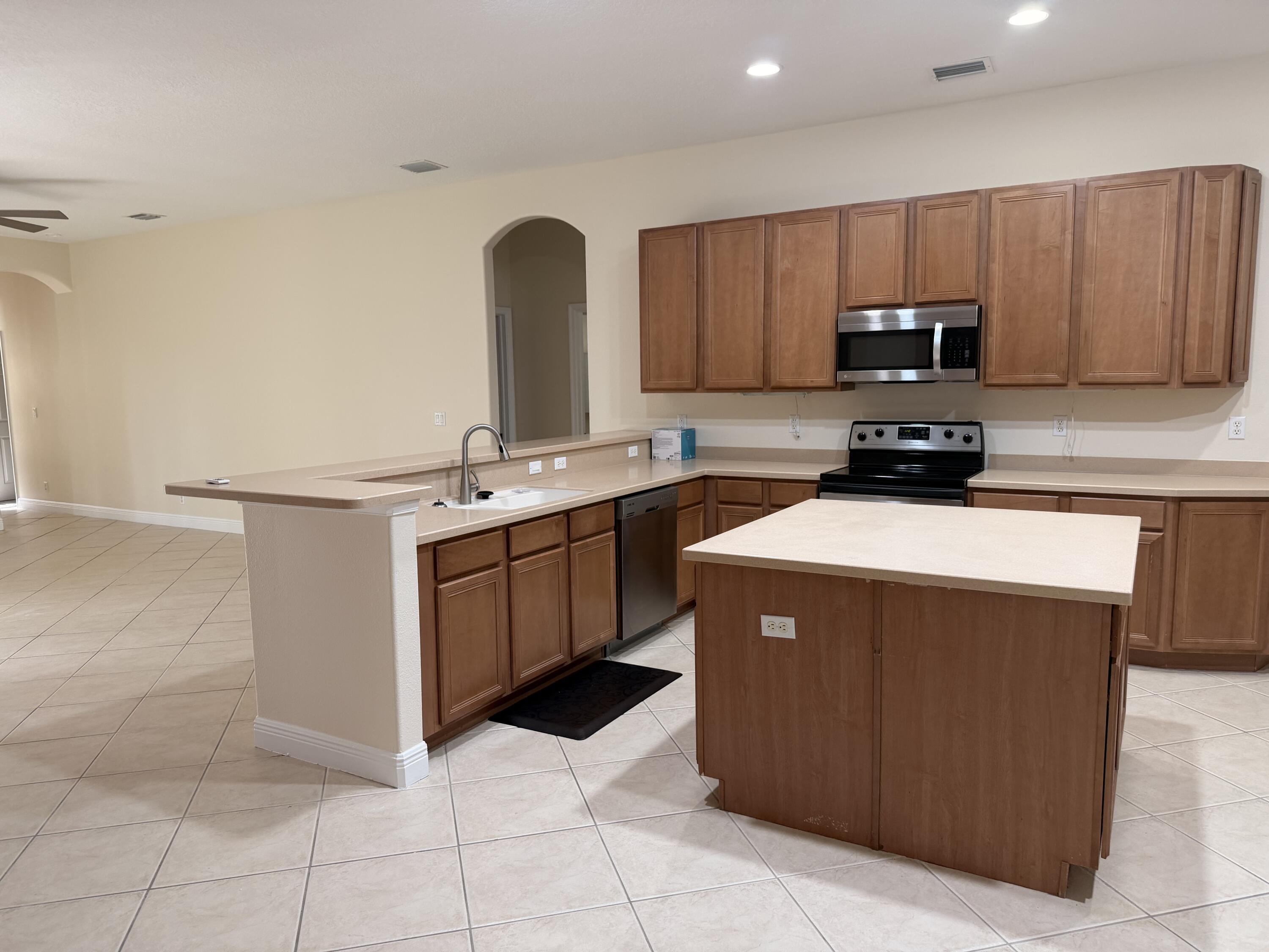 2218 Southwest Panther Trace Stuart, FL 34997 - Photo 3 of 17 IMG_8388