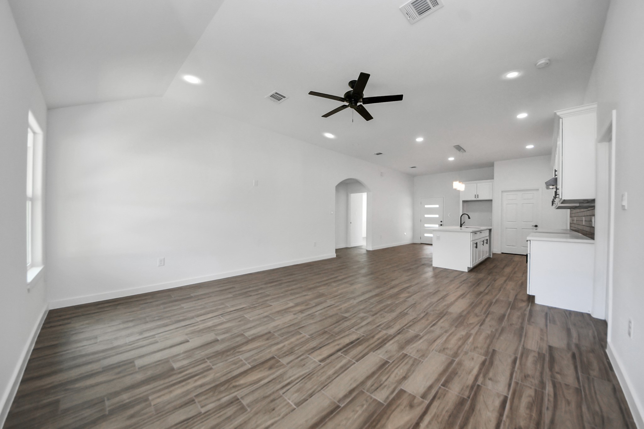 14383 Half Circle Street Splendora, TX 77372 - Photo 4 of 32