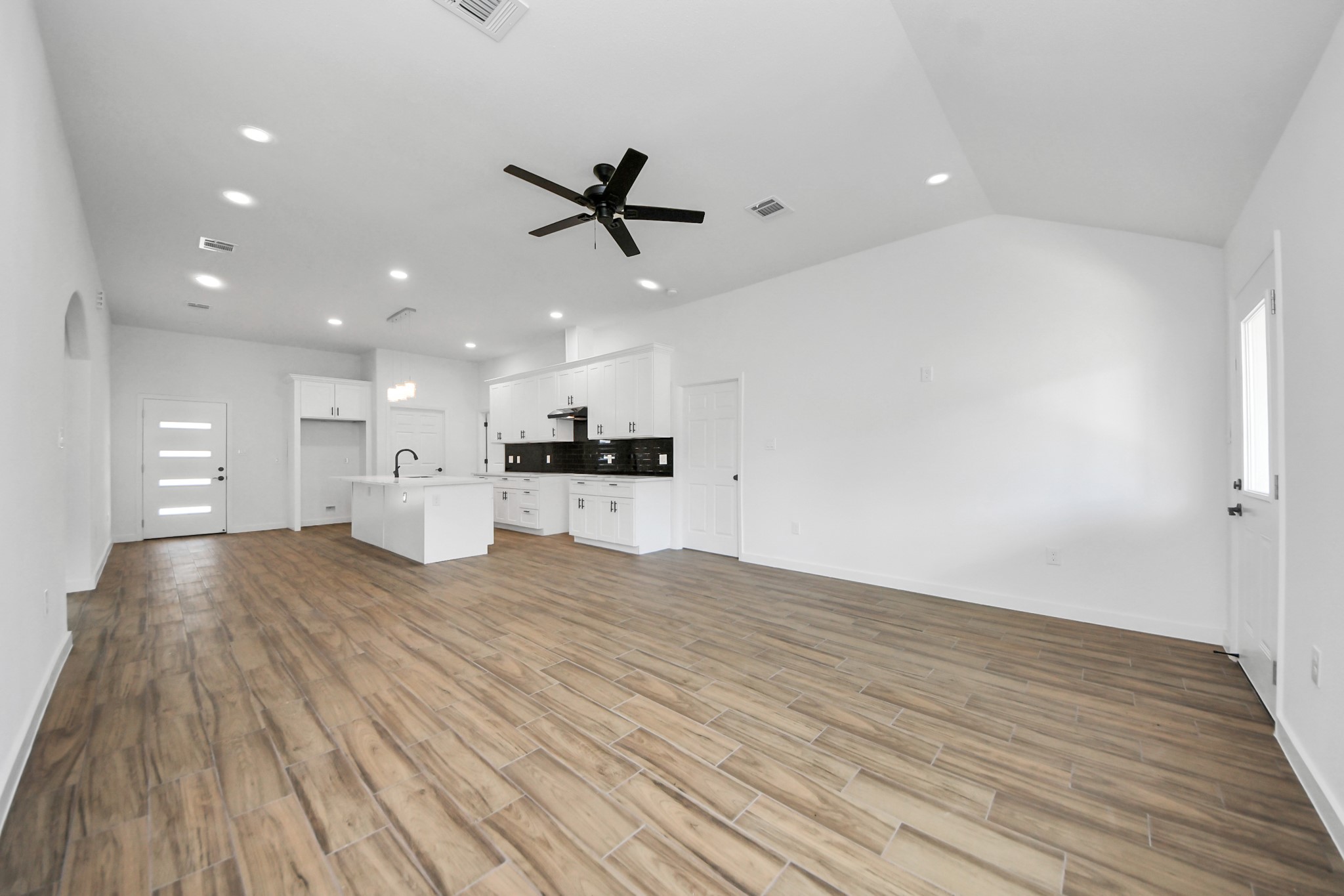 14383 Half Circle Street Splendora, TX 77372 - Photo 5 of 32