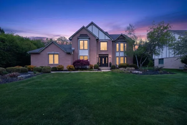 $879,000 | 1452 Lockmoor Drive, Troy, MI 48084