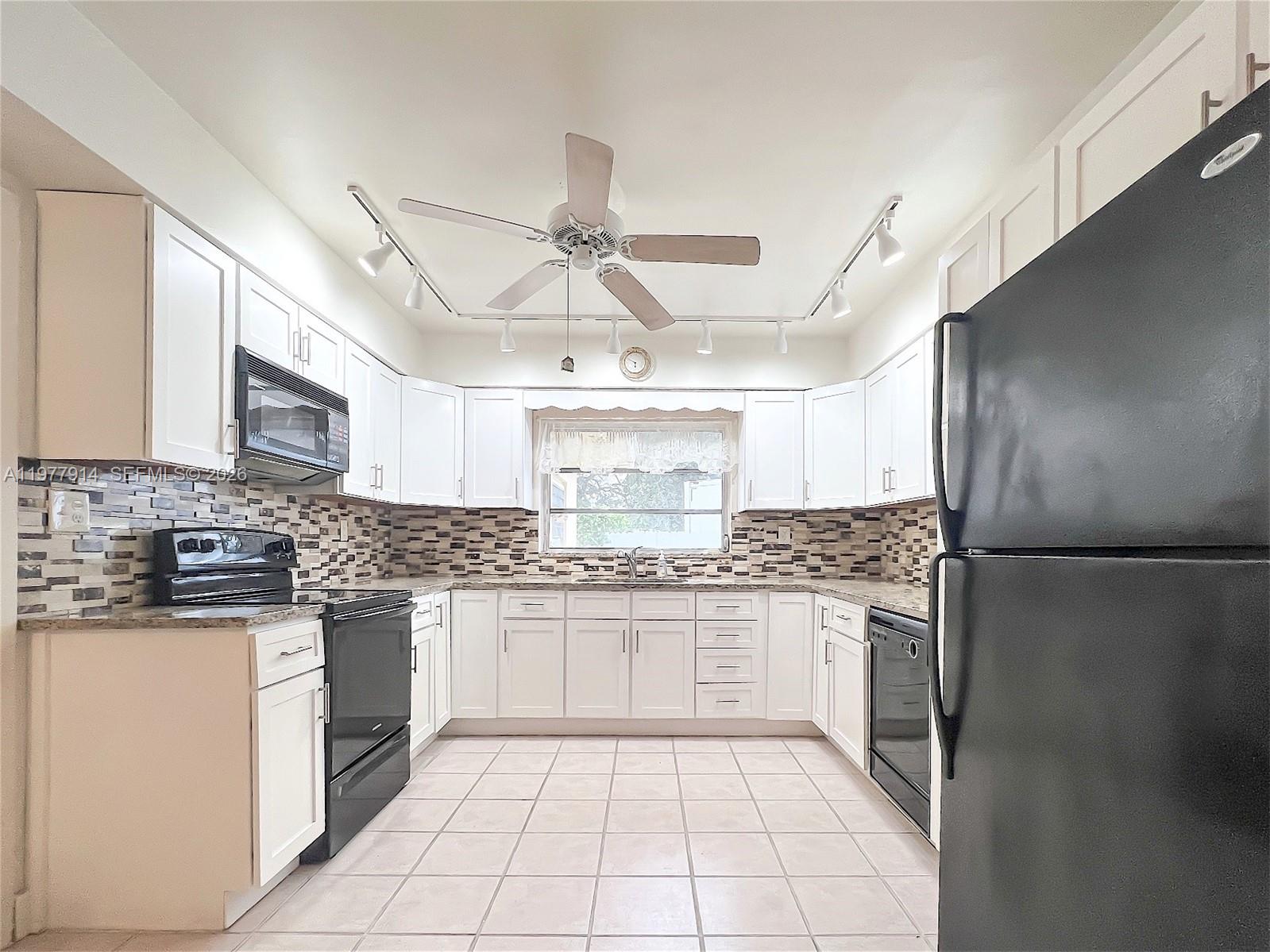 192 Southwest 62nd Terrace Plantation, FL 33317 - Photo 15 of 49