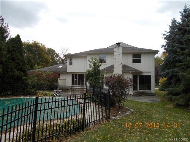 2844 Chancery Court Rochester, MI 48306 - Photo 4 of 9 rear.JPG