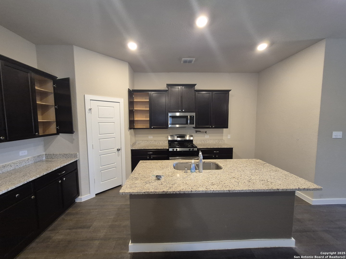 10571 Pablo Way Converse, TX 78109 - Photo 2 of 30