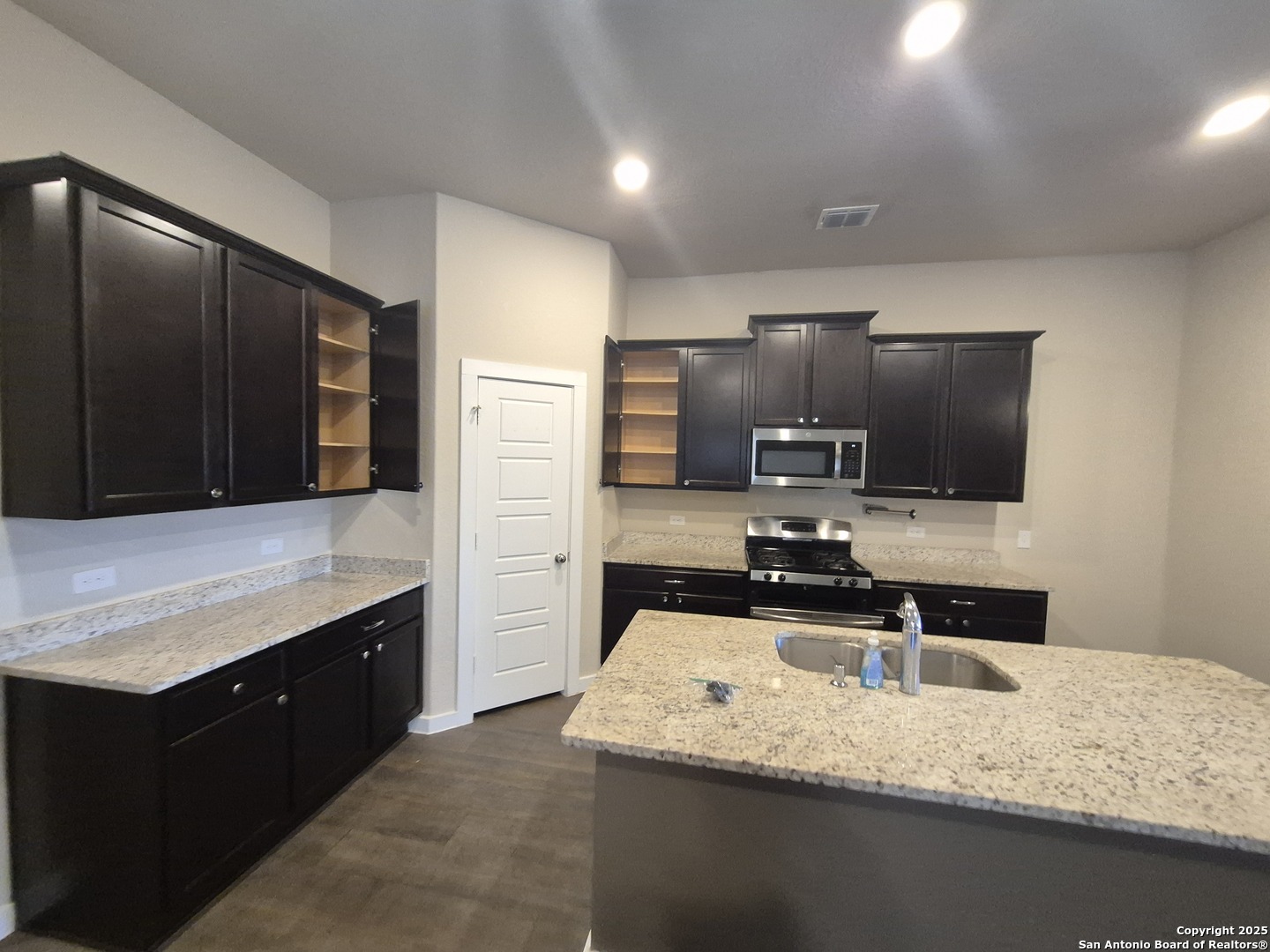 10571 Pablo Way Converse, TX 78109 - Photo 3 of 30