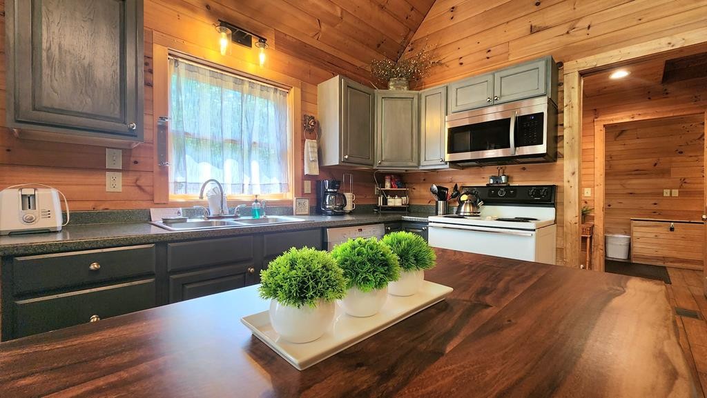 4159 Spring Creek Way Sevierville, TN 37876 - Photo 13 of 32 Gallery Image 13
