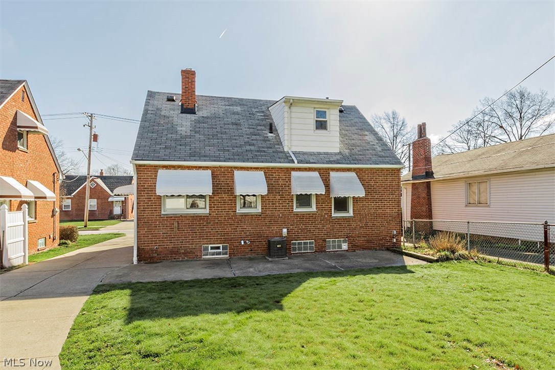 1544 Winchester Road Lyndhurst, OH 44124 - Photo 2 of 35