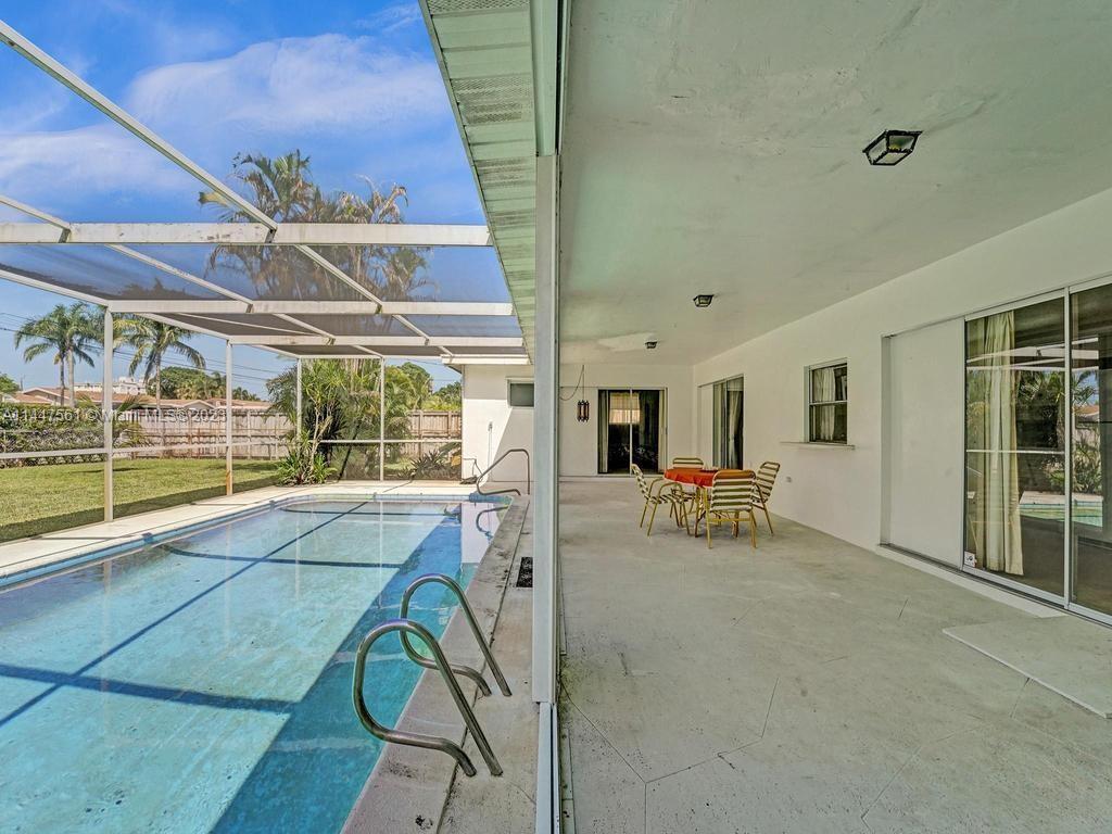5525 Jackson Street Hollywood, FL 33021 - Photo 66 of 91 a view of a livingroom with furniture and a table