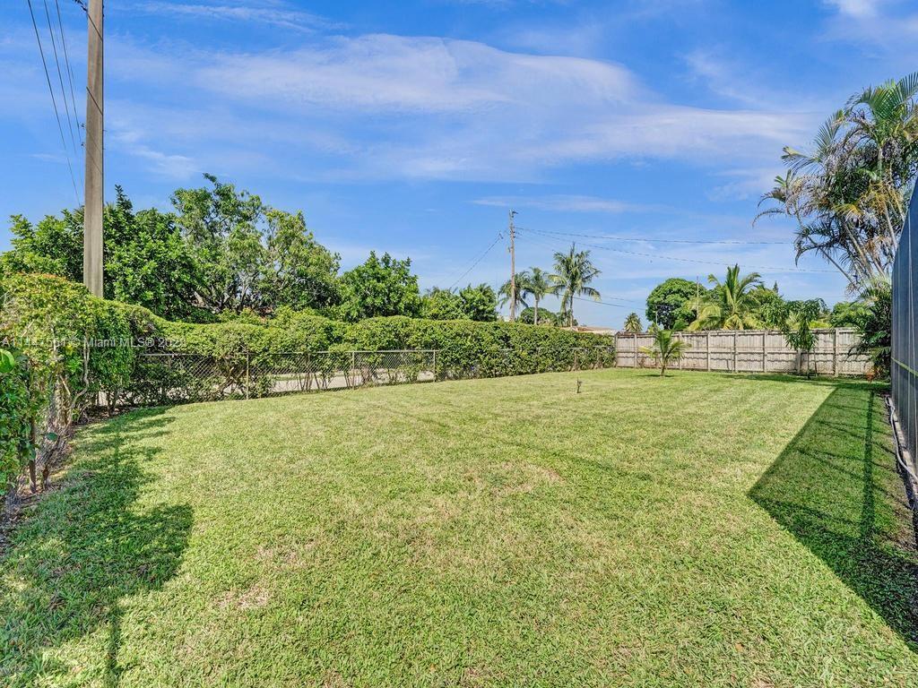 5525 Jackson Street Hollywood, FL 33021 - Photo 68 of 91 a view of an outdoor space and a yard